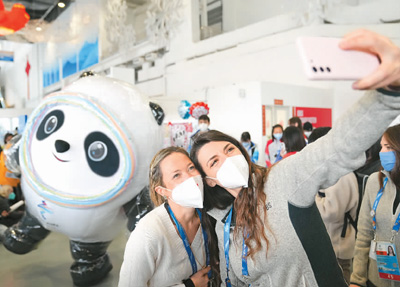 <b>冰墩墩频频登上热搜，供不应求——文创产品怎样“圈粉”？</b>