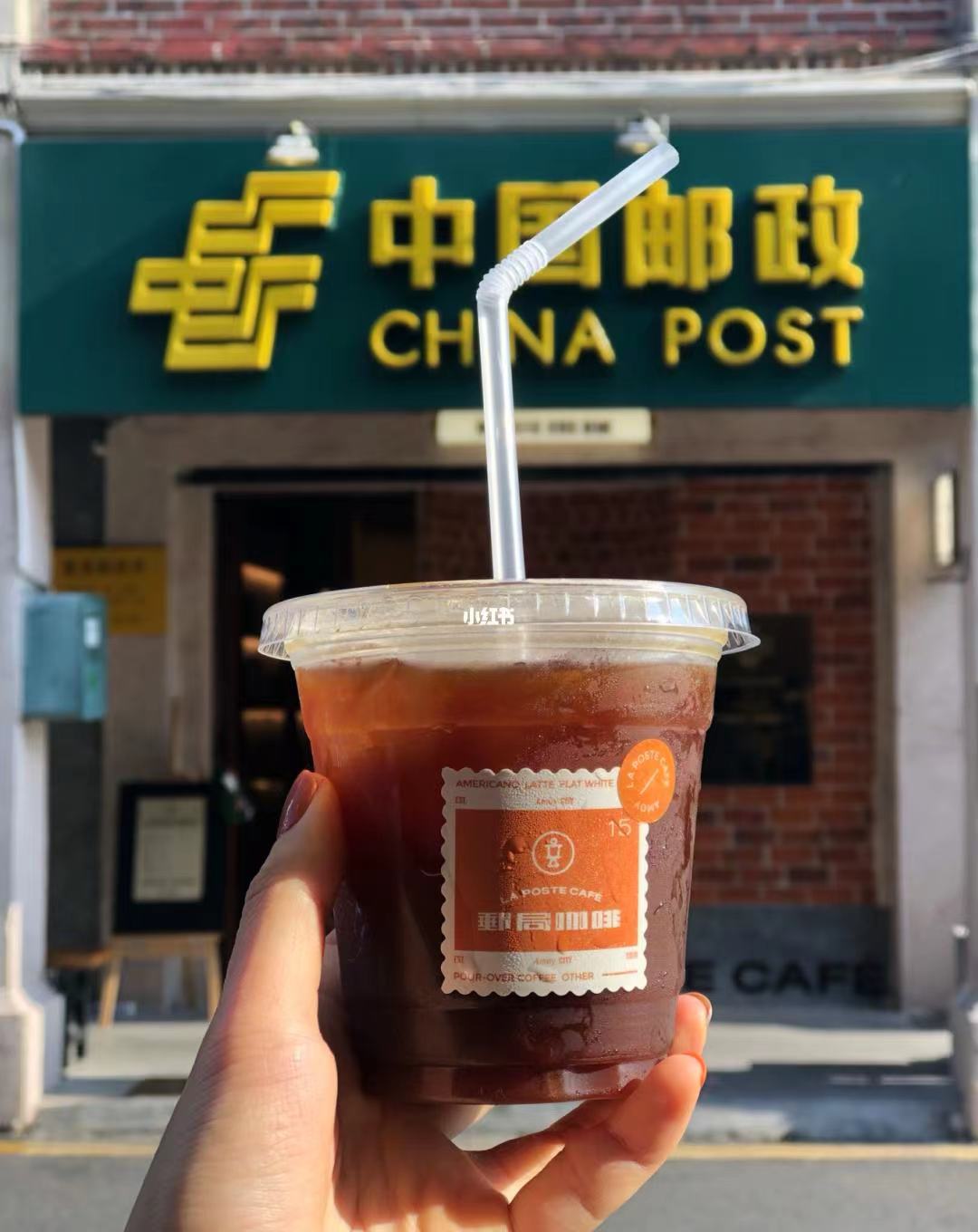 中国邮政跨界首开“邮局咖啡”：老国企能玩转潮牌吗？