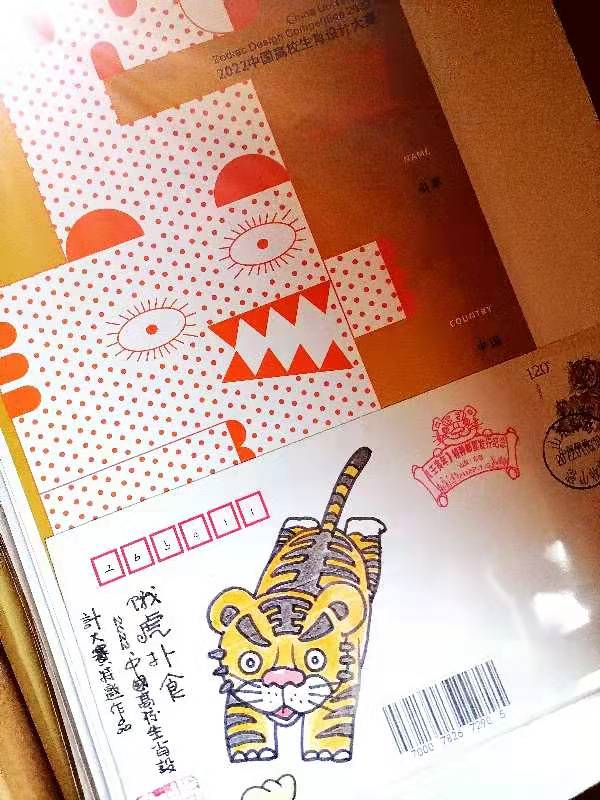 青岛60后大叔钟爱画漫画，到底是因为啥？