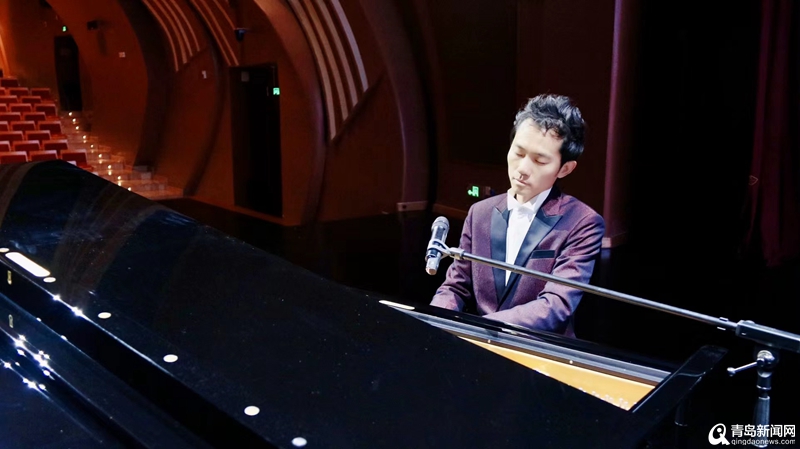 走遍200多个城市 这位音乐诗人为青岛献上一场＂钢琴独白＂