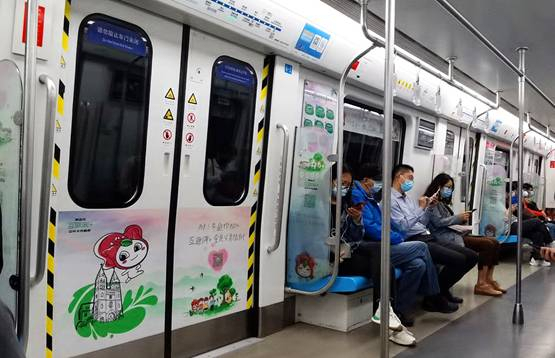 山东青岛：乘坐地铁“穿越”青岛四季