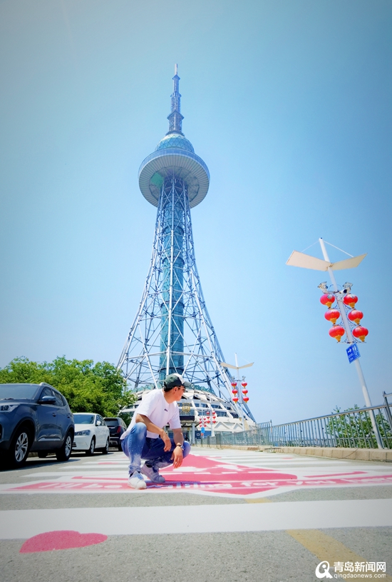 好浪漫！青岛电视塔“上新”街景彩绘 快去打卡