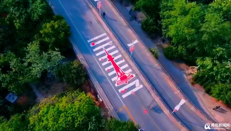 好浪漫！青岛电视塔“上新”街景彩绘 快去打卡