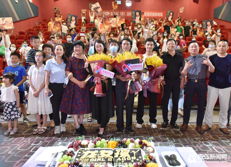 中印合拍电影《龙女孩》青岛路演 主演现场教观众防身术