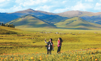 游客“待得住”，群众“过得好”——新疆旅游业一线见闻