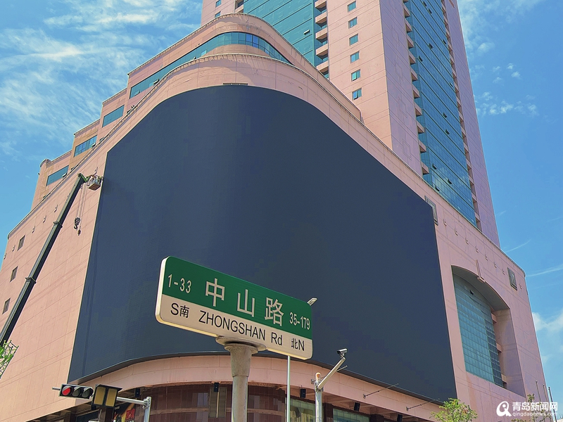 中山路巨幅裸眼3D安装完毕！预计周四晚点亮 扮靓上街里啤酒节