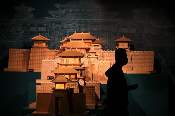 与莫高窟“亲密接触” 数字化保存让莫高窟“青春永驻”