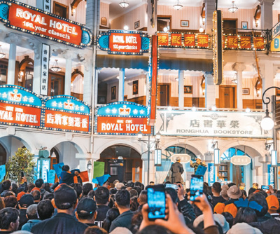 炫彩夜游点亮夏日生活
