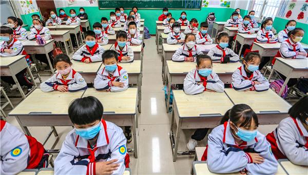 “双减”后的第一个暑假 各地书店、图书馆人流陡增