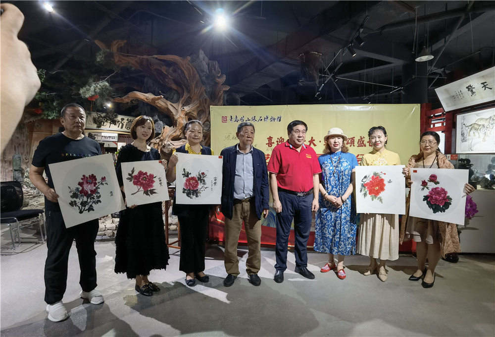 “庆祝国庆 喜迎二十大·翰墨颂盛世”书画艺术作品展在崂山绿石博物馆开展