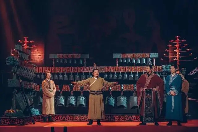 推进文化自信自强，铸就社会主义文化新辉煌