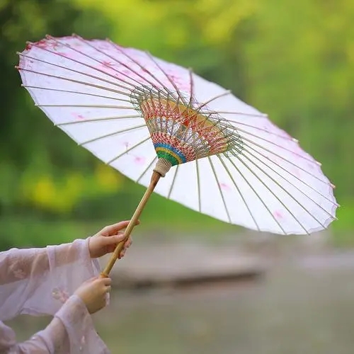 传统工艺频出圈 一把油纸伞如何为乡村带来大改变？