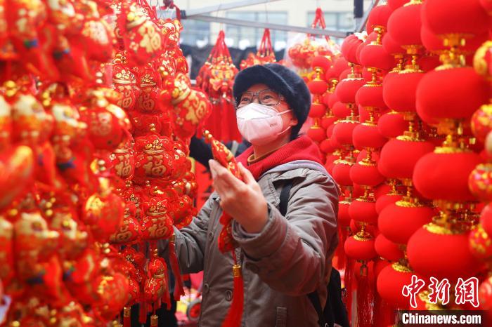 山东青岛：百年大集年味足