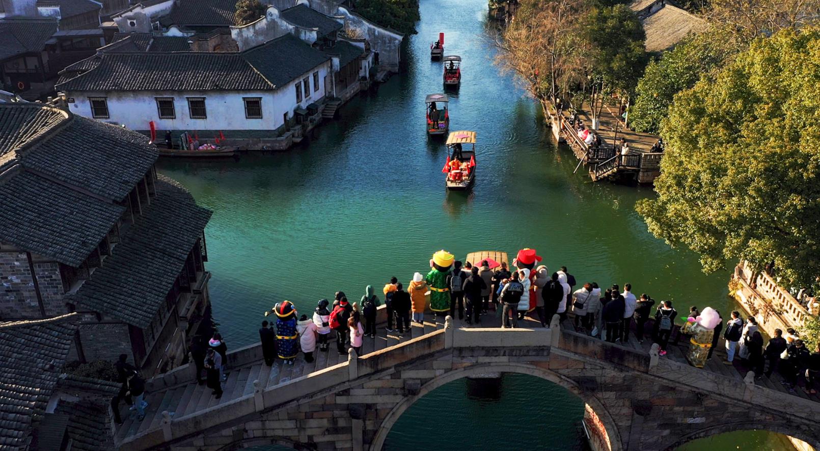 “春节去哪”热度暴涨 旅游市场逐渐“升温”