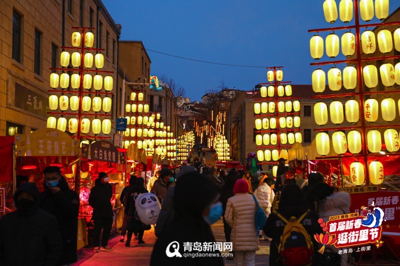 <b>青岛：“文艺大餐”为坚守送上祝福</b>