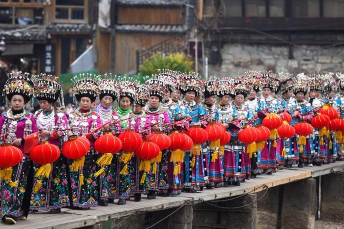 让节日民俗“响”起来“亮”起来