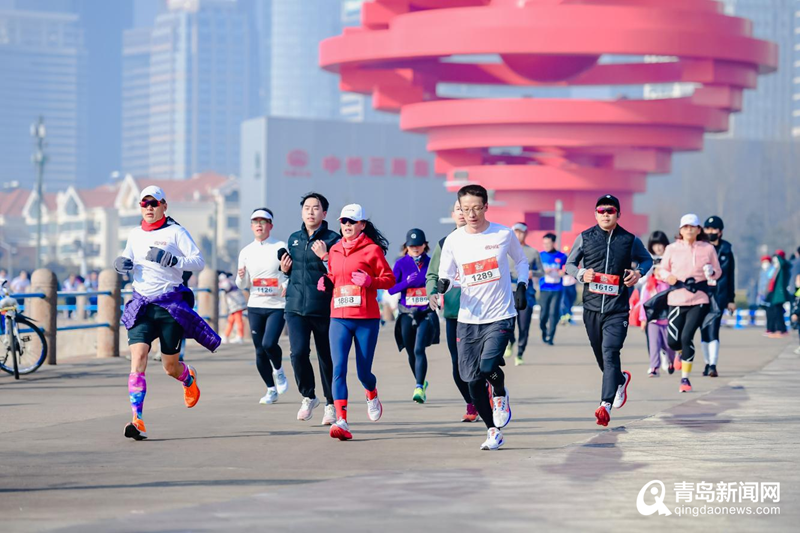 “兔”飞猛进 追光而行 可口可乐·2023青岛迎新跑火热开启