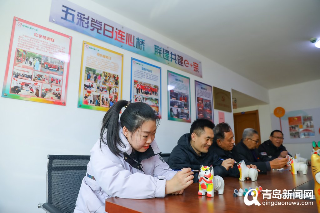 青岛：非遗传承人走进社区 教居民制作“泥叫虎”