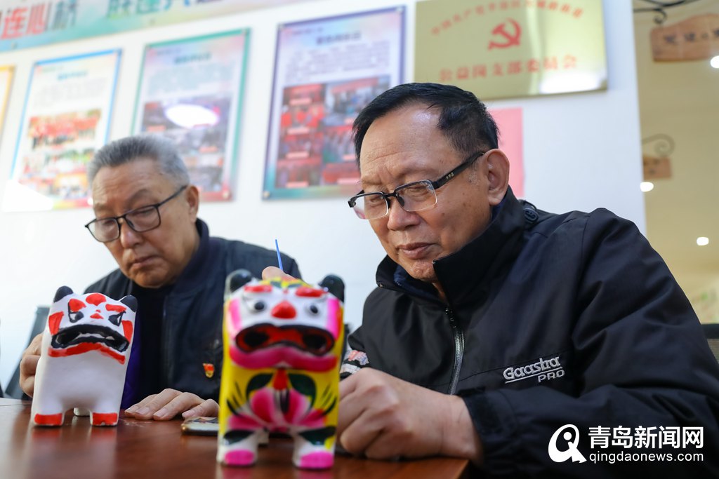 青岛：非遗传承人走进社区 教居民制作“泥叫虎”