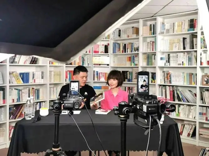 线上直播卖书成亮点 内容优质才能真正吸引读者