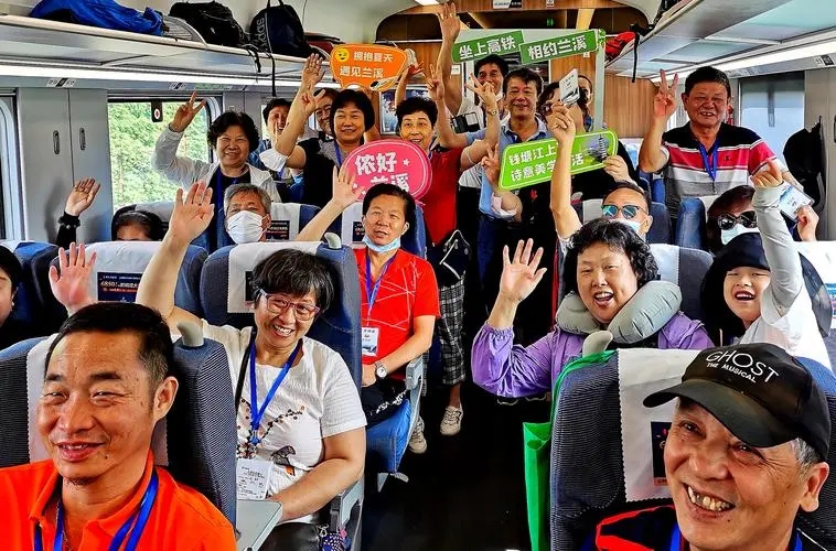 中国多地开通旅游专列 为文旅市场增添动力