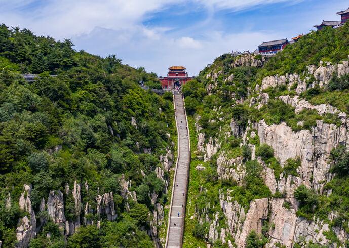 泰山景区免门票惠及200多万中外游客 4月1日起恢复售票