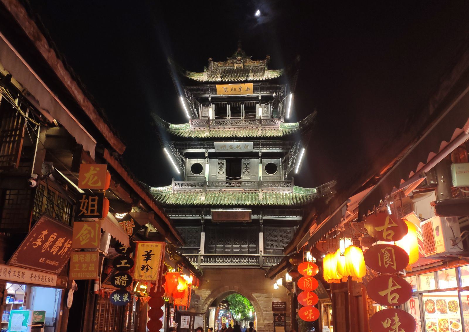 从只见夜市烟火气，到游购娱多元化发展——夜经济提质升级之路如何走