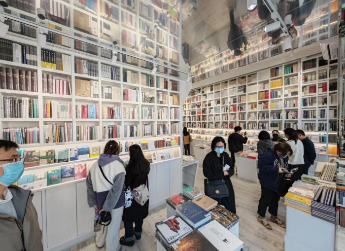 北京实体书店求新求变迎来“春天”