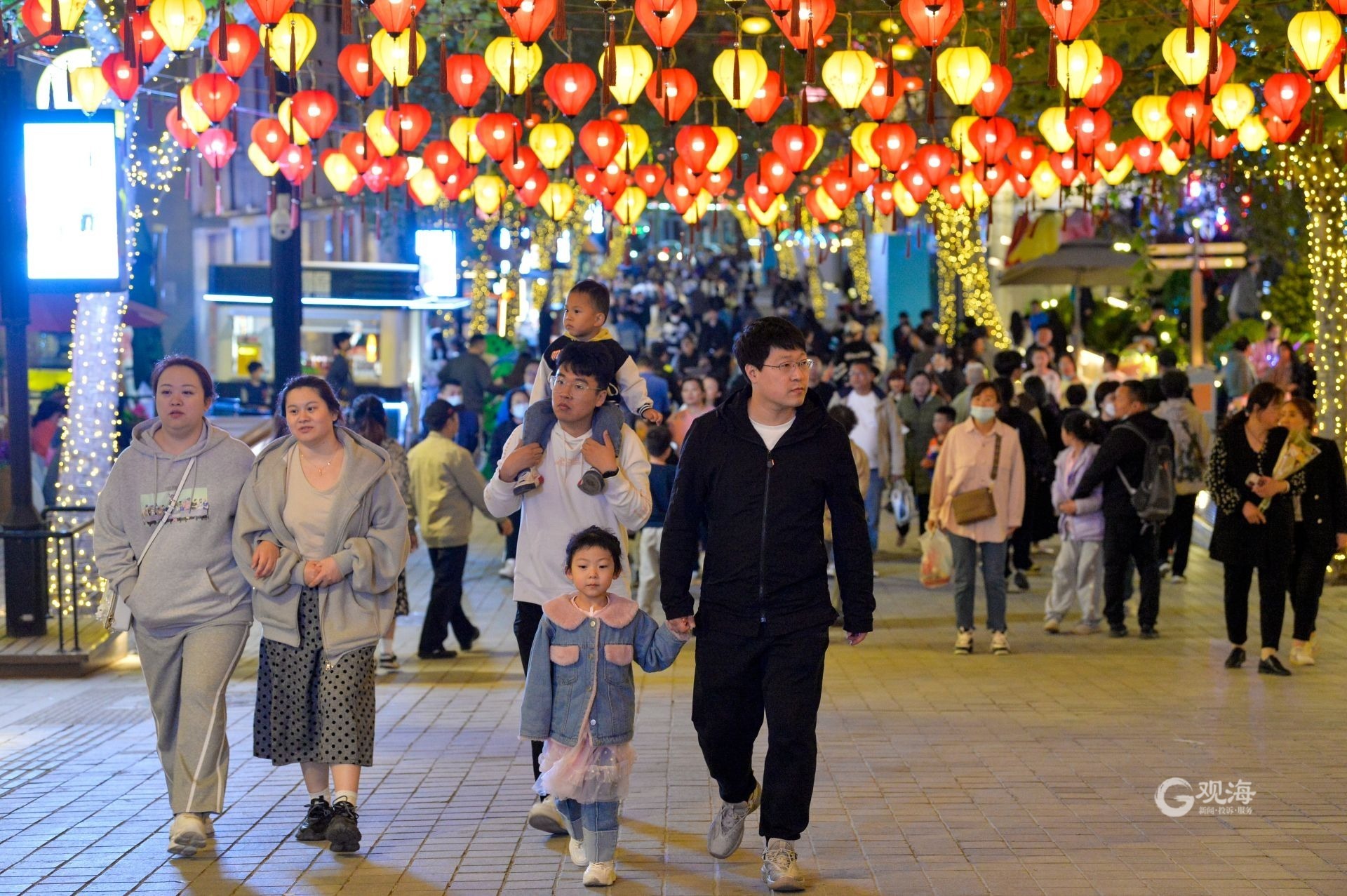 <b>市集、演出、灯会……青岛老街里升腾新烟火</b>