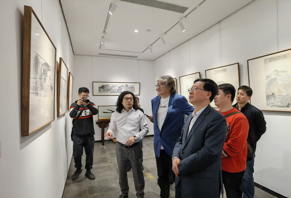 <b>高朋满座！临壑澄心——于晓君山水画汇报展在青岛晓芳斋开幕</b>