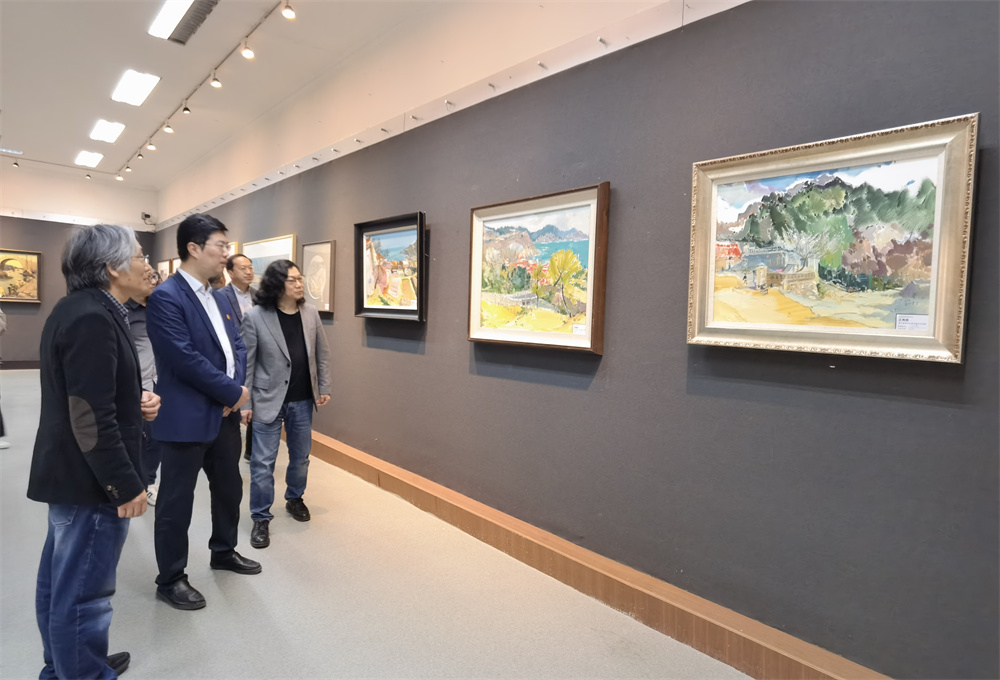 <b>正青春——第五届青岛市青年美术作品展开幕</b>