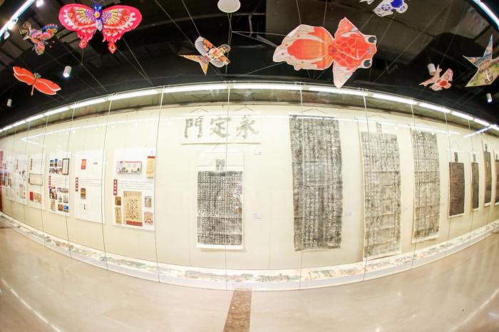 北京中轴线专题文献展开幕 九大维度展现中轴魅力