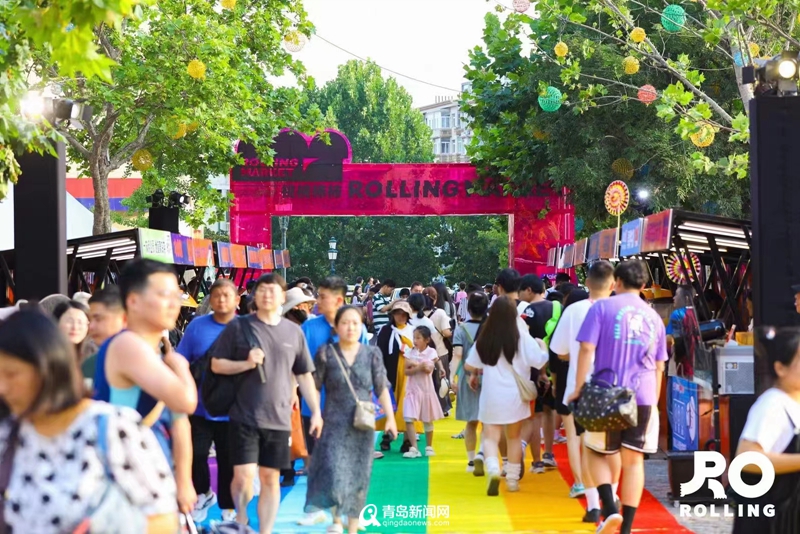 黄渤回家“搞市” 广场沸腾了！青岛老城开启更多潮玩可能性