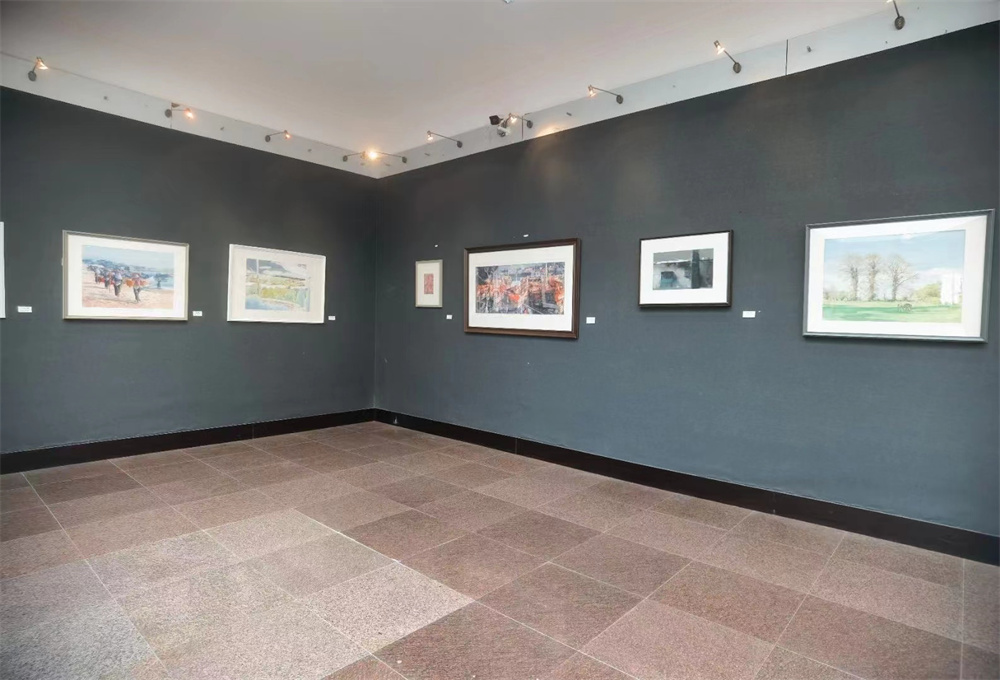 <b>守望·缤纷——青岛市水彩画协会十周年水彩画展隆重开幕</b>