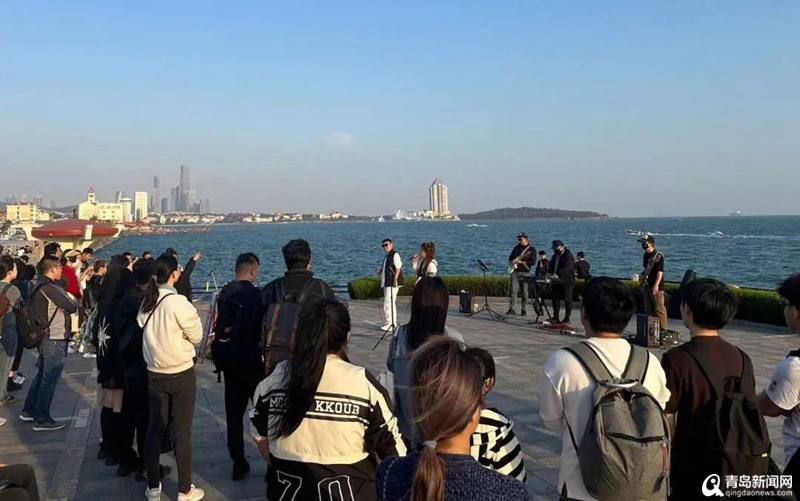 海风变微甜！在＂离海最近的城市音乐角＂聆听小青岛的＂冬日浪漫＂