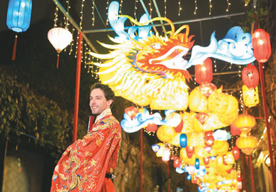 中外游客带旺出入境“流量”