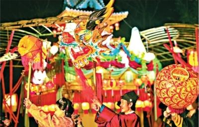 “00后”国风女孩参考古画还原宋代灯会
