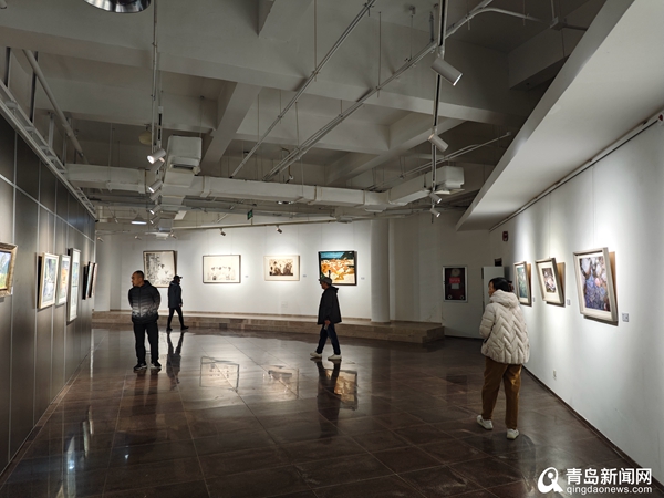 已连续举办十届 2024年＂在水之湄·女艺术家邀请展＂在青岛市雕塑馆开展