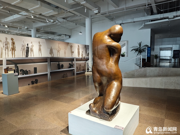 法兰西院士让·卡尔多艺术作品展在青岛市雕塑馆启幕