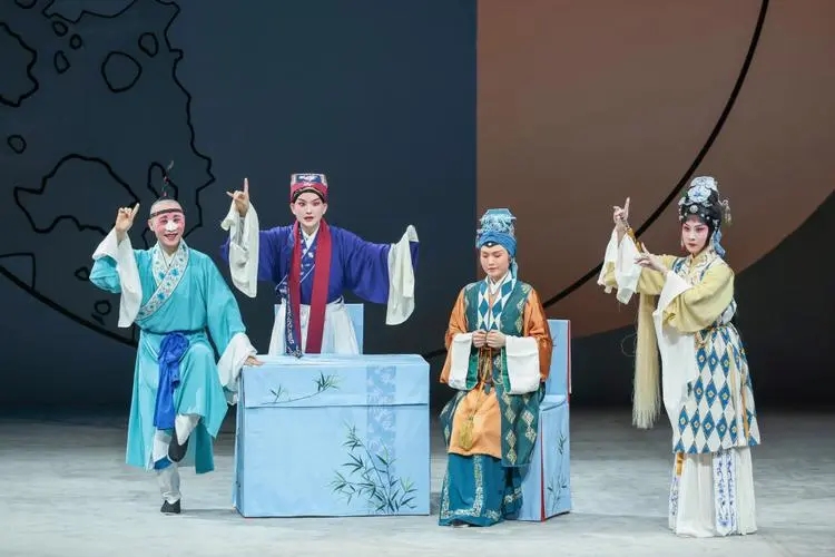 让古老戏曲焕发青春光彩