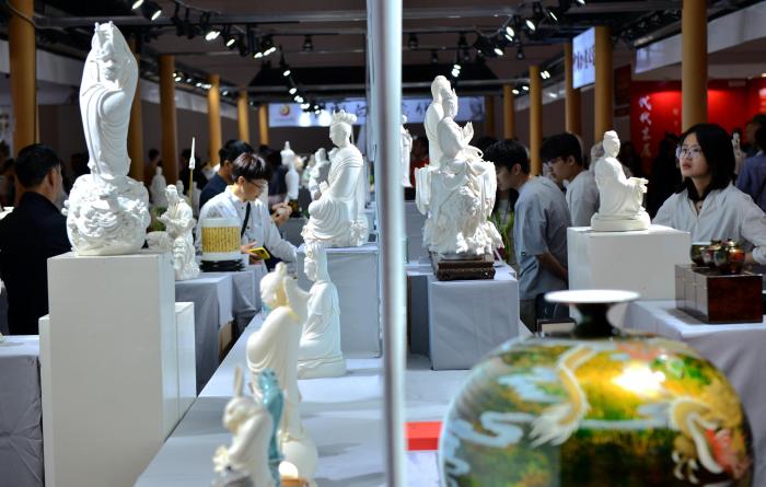 2024中国工艺美术博览会启幕 助推“非遗”走进现代生活