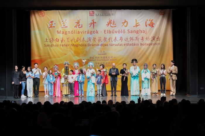 上海白玉兰戏剧表演艺术奖获奖代表走进布达佩斯