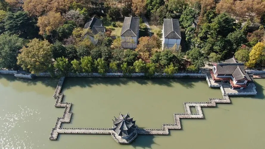 博物馆是座宝库，也是一所学校