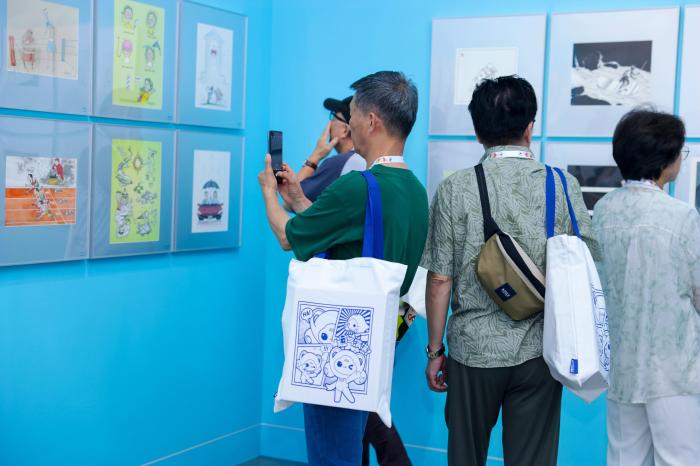 中国现代幽默画大展杭州举行