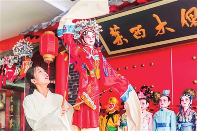 莱西木偶第六代传承者展曼曼让木偶戏走向世界