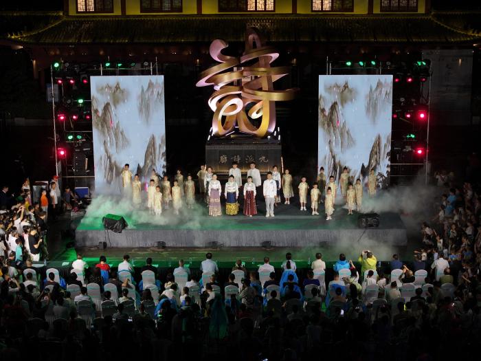 江西九江举行九派诗会 百余名文学爱好者共赴萤火之夜
