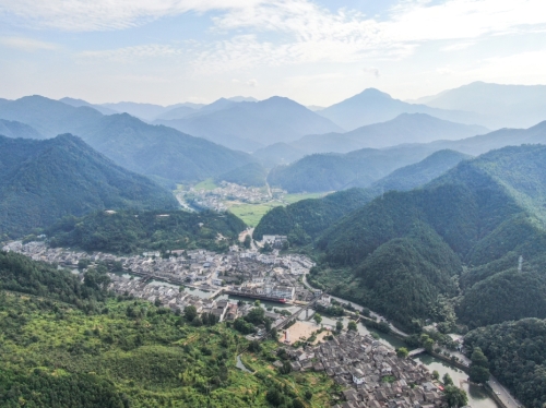 “Z世代”女陶艺家在“千年瓷都”对话世界