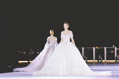 浮山湾畔时尚绮梦启航 2025中国(青岛)国际时装周启幕