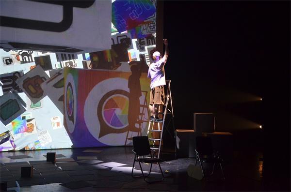 新技术进剧场,理工科青年也拥抱戏剧