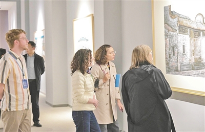 “寄情大湾区——潘鲁生艺术作品巡回展”落地青岛并迎来首批中外观众